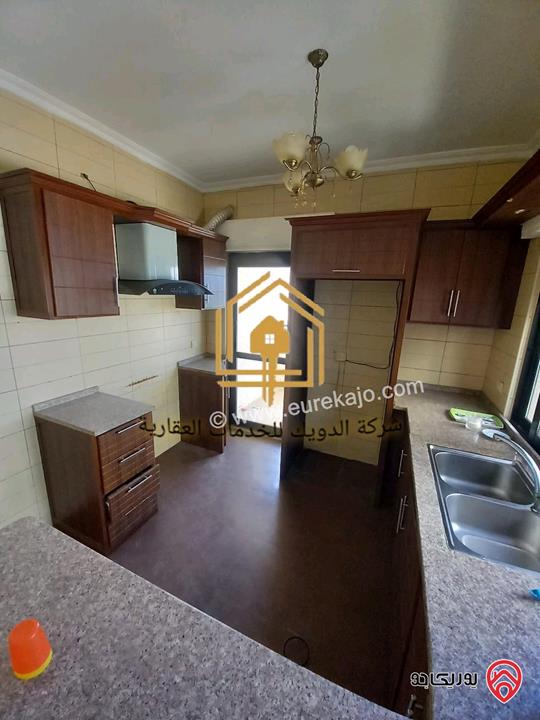 شقة فارغة طابق اول مساحة 110م للإيجار في عمان - الرابية 