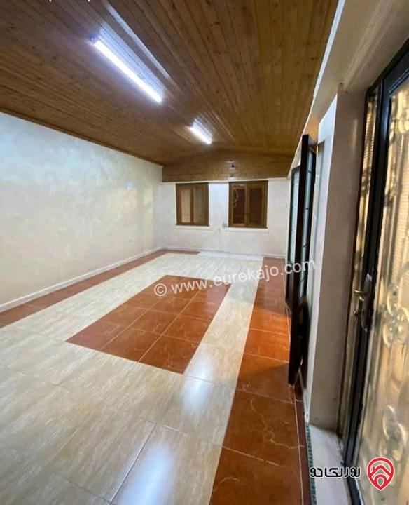 شقة فارغة أرضية مساحة 150 داخلي و 200م خارجي للايجار في عمان - دير غبار