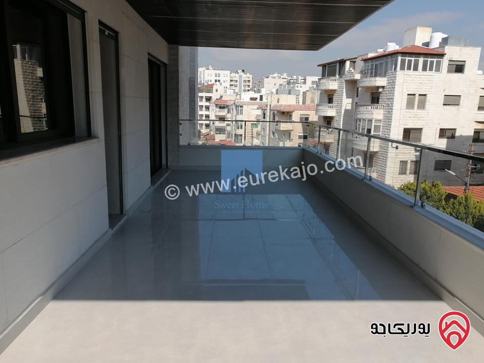 شقة فاخرة للبيع في عمان أم السماق - خلف السيتي مول وقرب مكة مول طابق ارضي 250م تشطيب سوبر ديلوكس لم تسكن