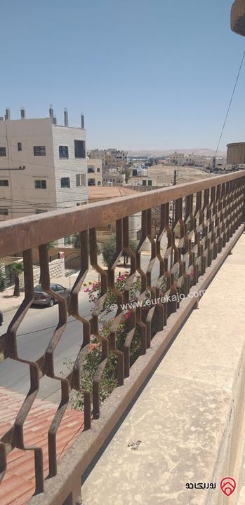 بيت مستقل مساحة 300م على أرض 415م للبيع في الزرقاء – جبل طارق ( تشطيبات جديدة )