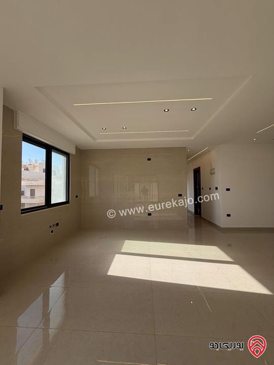 شقة سوبر ديلوكس شبه ارضي دوبلكس مساحة 228م مع ترس 40م للبيع في عمان - مرج الحمام 