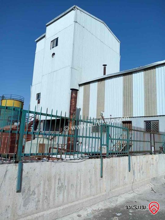 مصنع زيت مقام على مساحة ارض 1720متر والبناء 980متر يقوم بتعبئة زيت نخيل وتمرير الزيت للبيع في عمان - ماركا