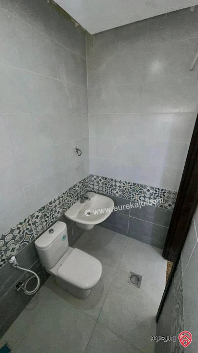 شقتين عدد 2 طابق ثاني سوبر ديلوكس مساحة 154م لكل شقة للبيع في المفرق 