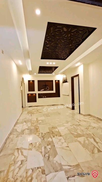 شقة فاخرة ارضية مساحة 155م داخلي و 150م خارجي للبيع في عمان - خلدا 