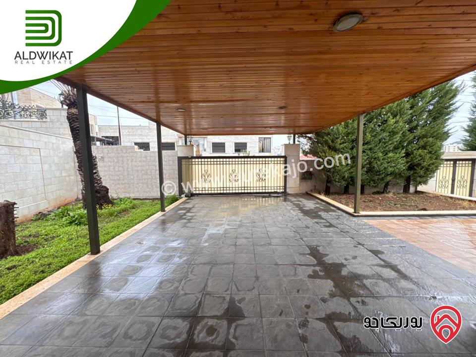 طابق من فيلا للايجار في عمان - دابوق المساحة 350م ، الحديقة 200م ، الترس 100م منطقه مطلة وفلل حديثة