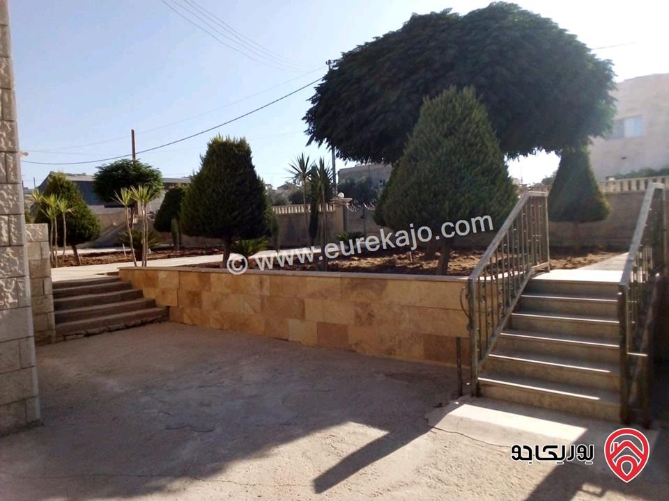 منزل مساحة 800م على أرض 1 دونم و 300م للبيع في عمان - العبدلية