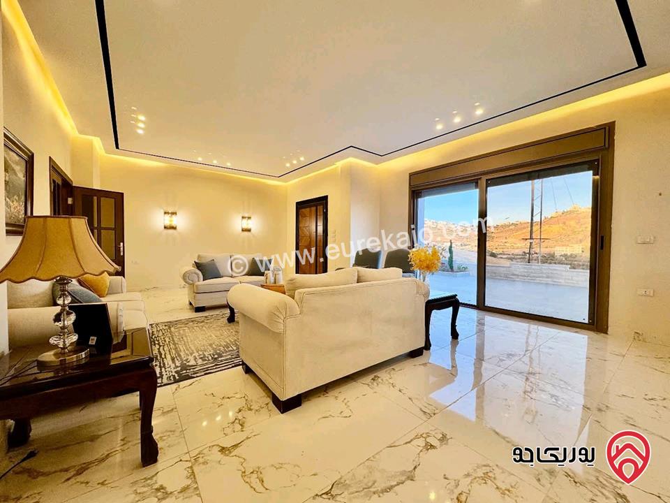 فيلا طابقين مساحة 400م على أرض 760م + بركة سباحة للبيع في عمان - مرج الحمام البحاث