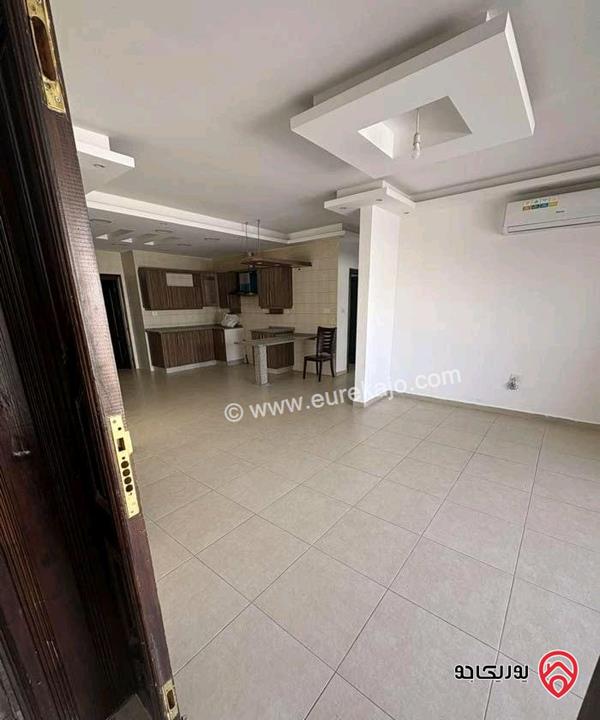 شقة فارغة طابق أول مساحة 230م للايجار في عمان - خلدا 
