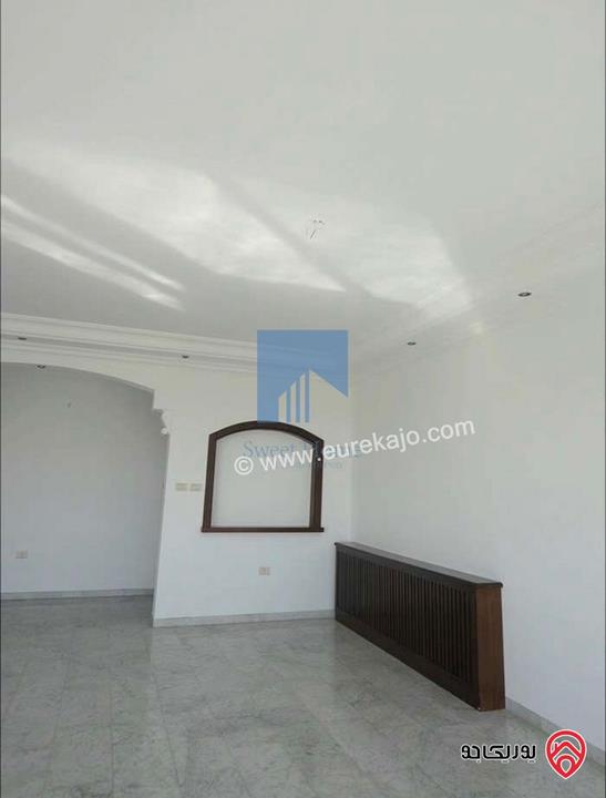 شقة مميزة للبيع في عمان - الكرسي قرب المخابرات طابق ثالث 240م تشطيب سوبر ديلوكس