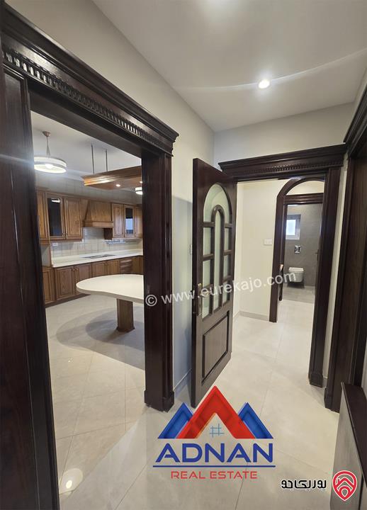 شقة طابقية مساحة 300م طابق ثاني للإيجار الفارغ مجددة بالكامل في عمان - الصويفية