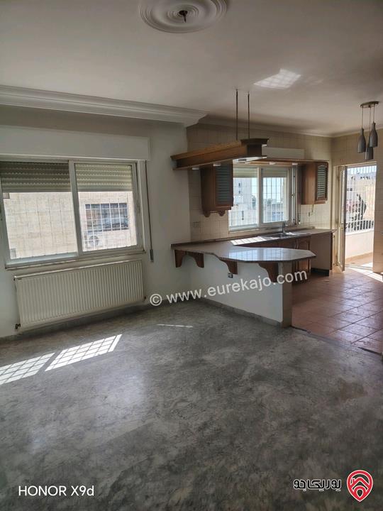 شقة طابق ثالث مساحة 165م للإبحار في عمان - ام السماق بالقرب من مكة مول 