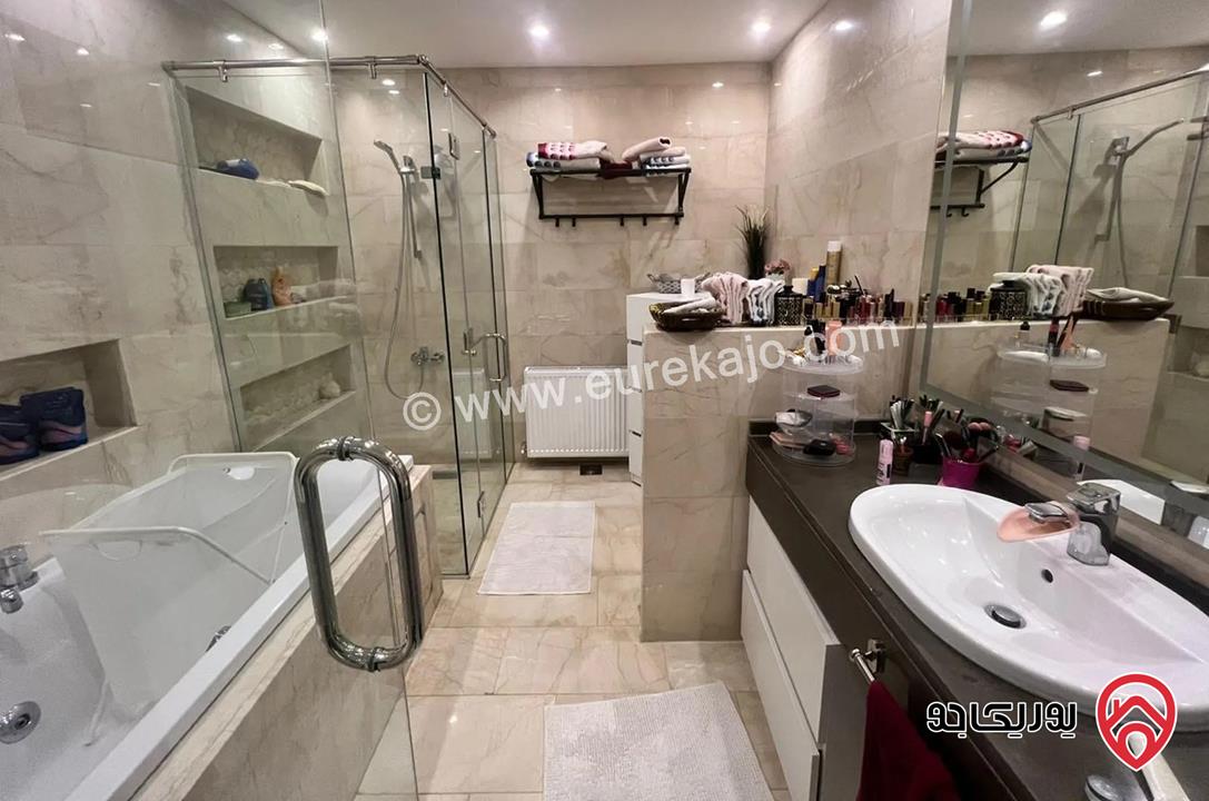 شقة شبه ارضية دوبلكس مساحة 246م للبيع في عمان - دير غبار