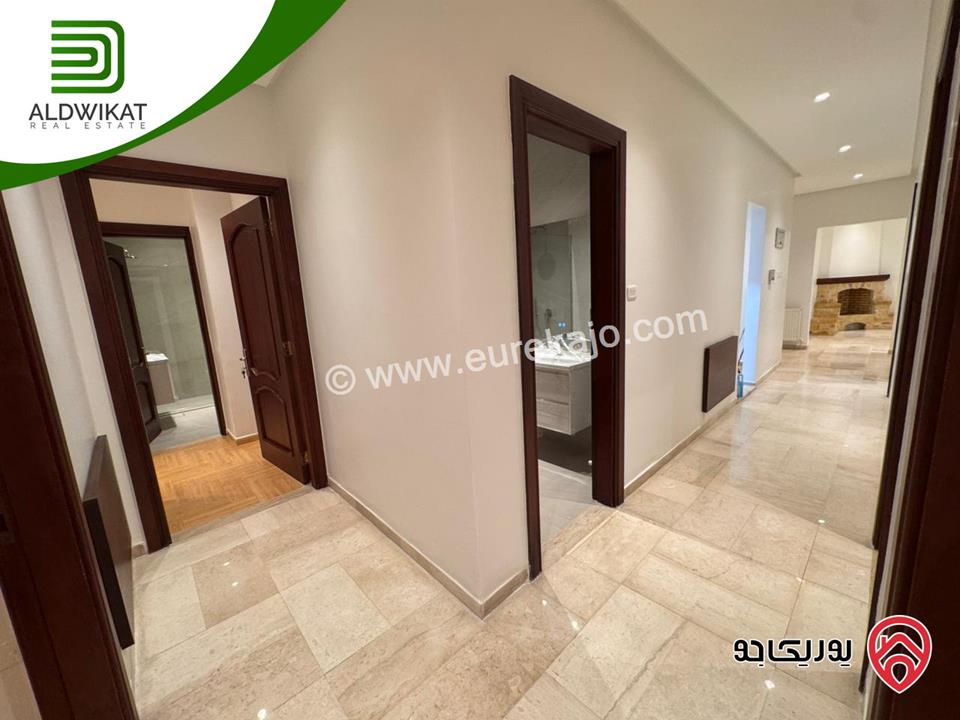 شقة فاخره ارضية للايجار في عمان - دير غبار مساحة البناء 280م ومساحة الحديقة 100م والترس 150م موقع مميز تصلح للسفارات والهيئات الدبلوماسية