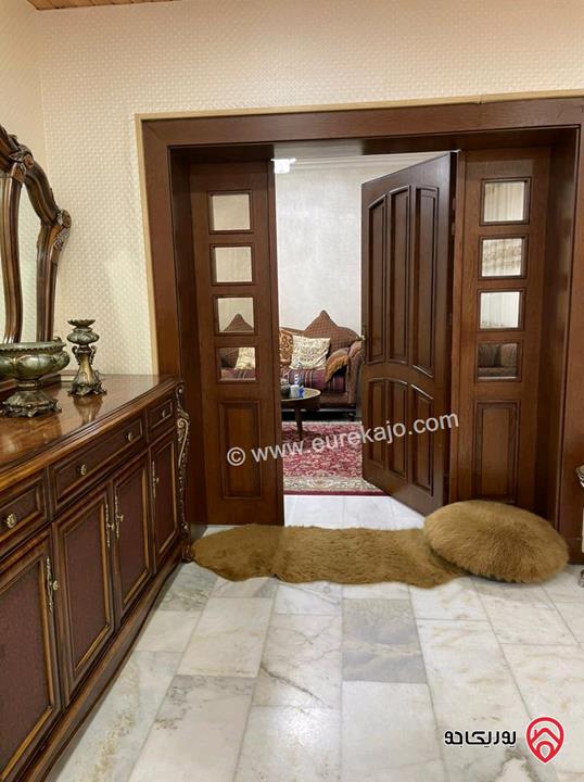 شقة أرضية مميزة على مستوى الشارع مساحة 250م داخلي و 110م خارجي للبيع في عمان - خلدا