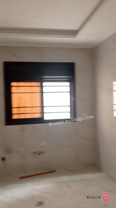 شقة طابقية مساحة 130م للبيع في الزرقاء - جبل طارق 