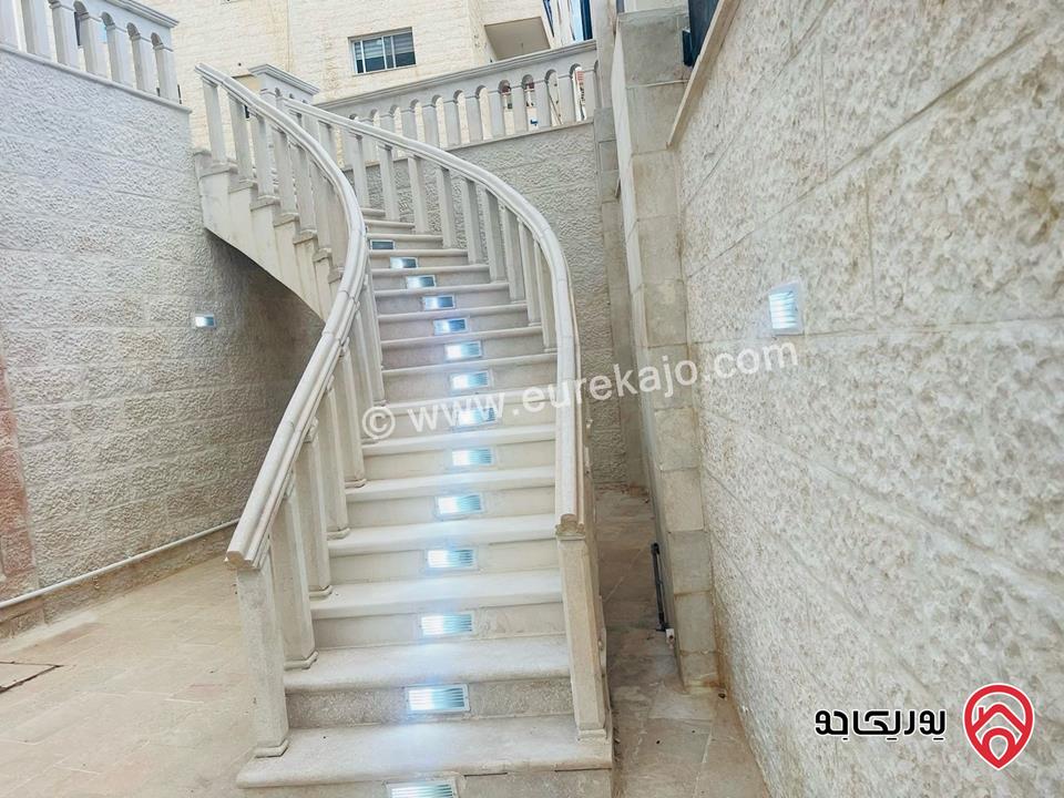 قصر فخم مساحة البناء 2 دونم على أرض 1 دونم و 250م للبيع في عمان - الجبيهة بسعر مغري 