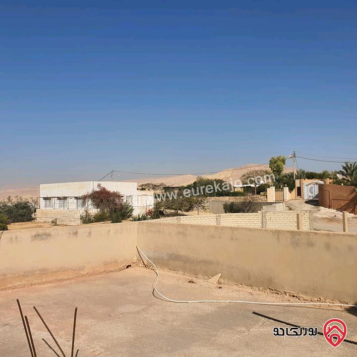 قطعة أرض مساحة 594م عليها بيت طابقين للبيع في البحر الميت جوفة الكفرين 