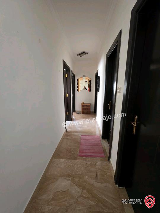 شقة طابق أول مساحة 190م للإيجار مفروشة في عمان - أم السماق 