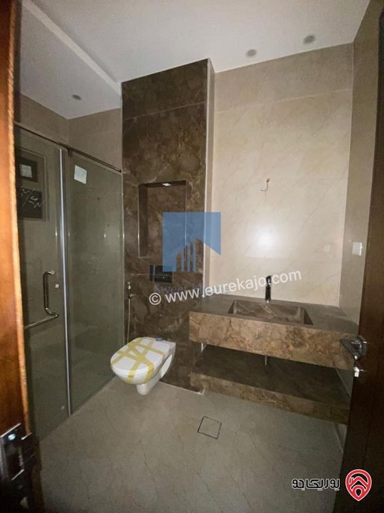 شقة فاخرة للبيع في عمان - أم أذينة قرب أبراج السادس طابق ثالث 162م مع روف دوبلكس 110م لم تسكن