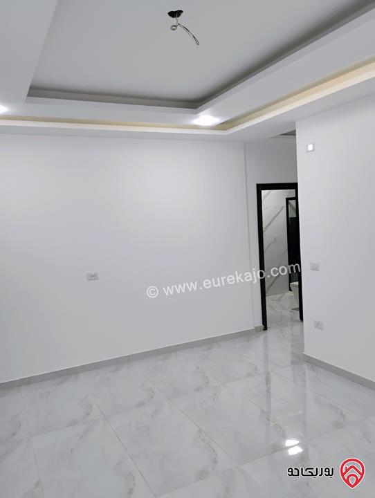 شقه مساحة 180 متر طابق ثاني تشطيبات فلل للبيع في الزرقاء الجديدة - اقساط بدون وساطة البنوك على 3 سنوات