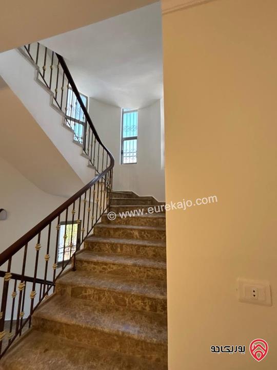 فيلا مساحة 900م على أرض 1 دونم و 150م للبيع في عمان - طريق المطار رجم عميش