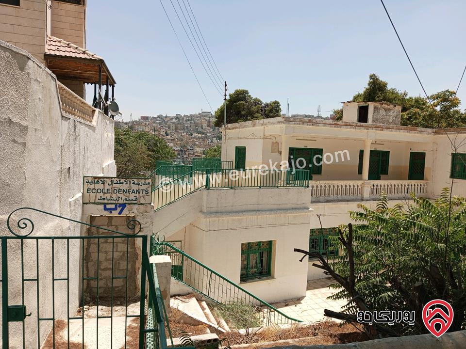 أرض مساحة 1 دونم و 132م عليها مبنى قديم للبيع في جبل عمان - الدوار الأول - شارع الرينبو