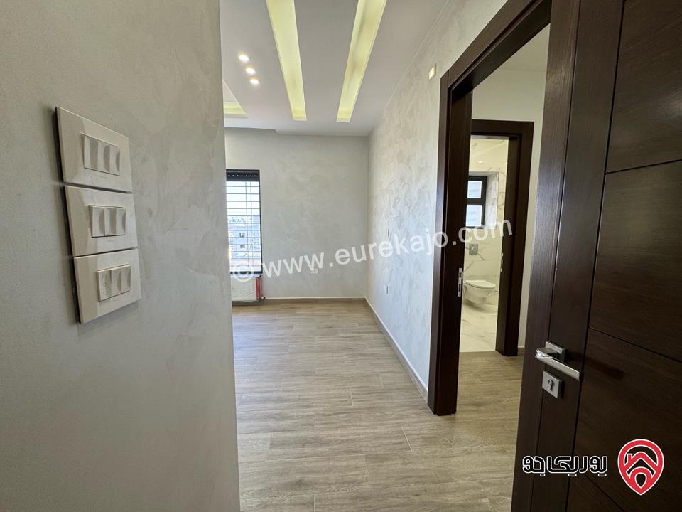 شقة سوبر ديلوكس طابقية طابق اول مساحة 325م للبيع في عمان - الجبيهة حي المنصور