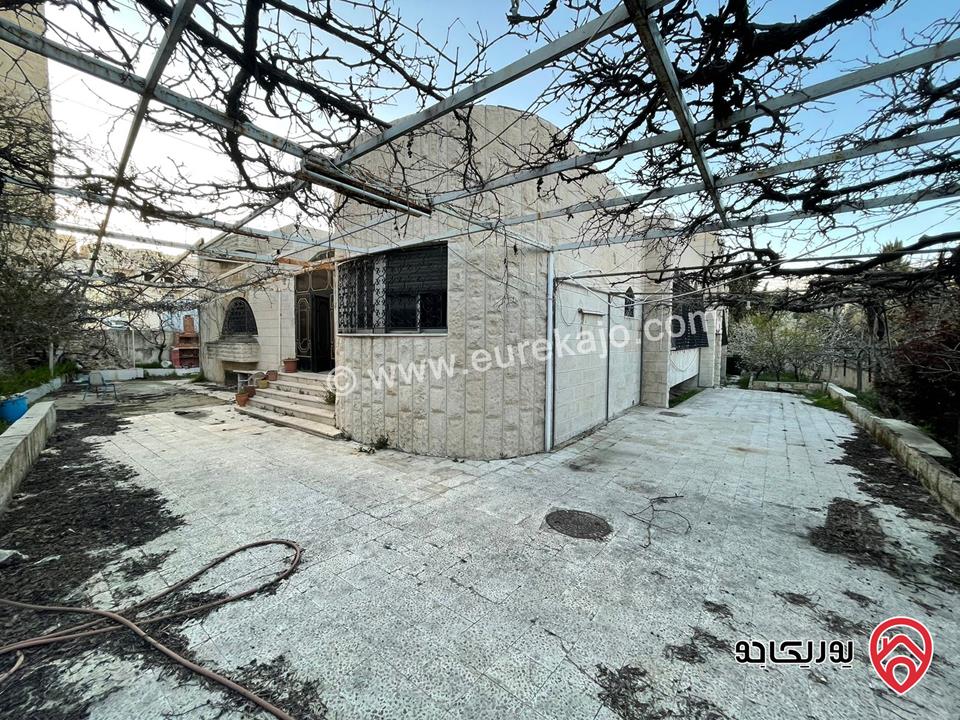 فيلا قديمة مساحة 800م على أرض 1143م للبيع في صويلح