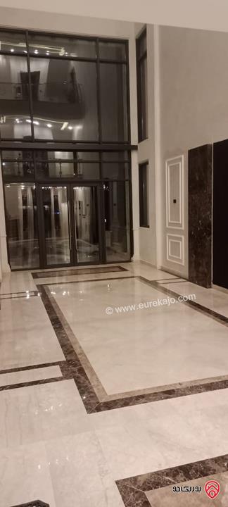 شقة طابق شبه ارضي مساحة 215م داخلي و حديقة 200م للبيع في عمان - ناعور وادي الكيرا