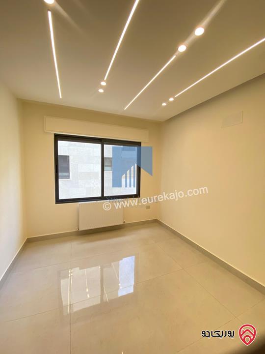 شقة أرضية فاخرة طابق ارضي معلق 90م تشطيب سوبر ديلوكس لم تسكن للبيع في عمان - أم أذينة