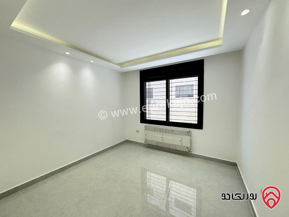 شقة طابق ثالث مساحة 160م ورف 40م وترس 150م للبيع في عمان - البنيات