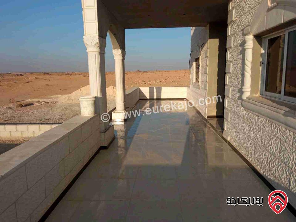 بيت مستقل مساحة 130م على أرض 5 دونم للبيع في المفرق