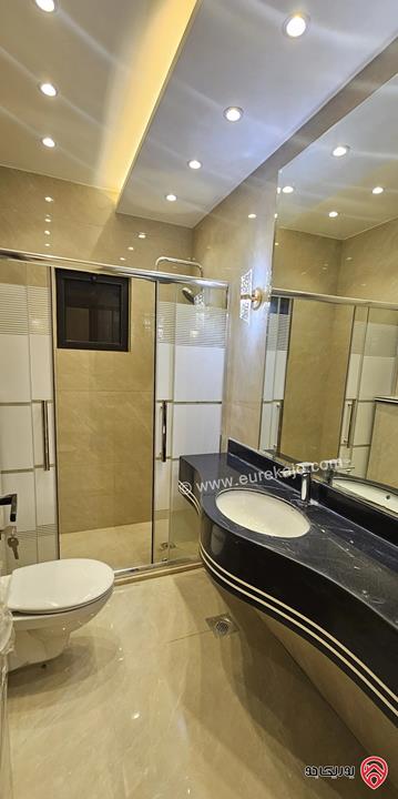 شقة ارضية مساحة 200م داخلي و 40م خارجي للبيع في عمان - الجبيهة