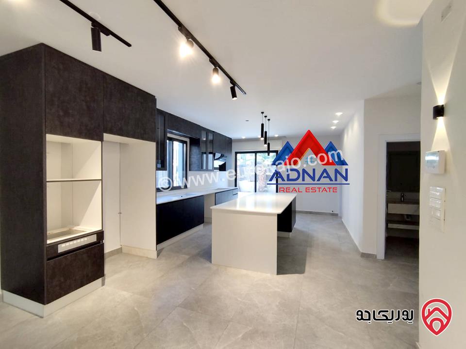 فيلا دوبلكس فارغة مساحة 350م على ارض 500م للإيجار السنوي في عمان - عبدون