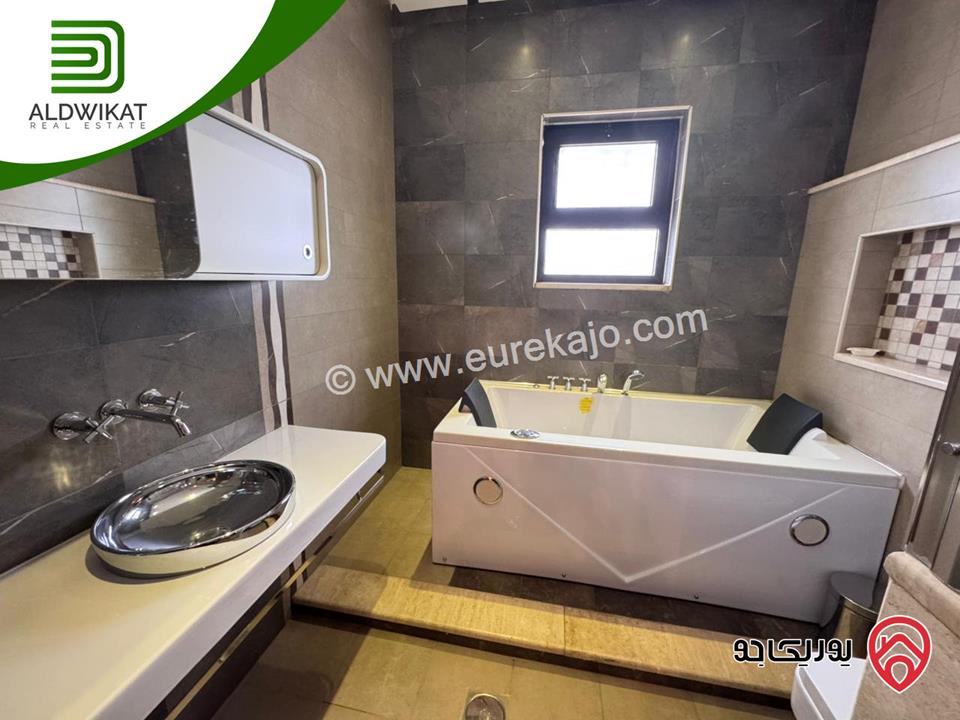 طابق من فيلا للايجار في عمان - دابوق المساحة 350م ، الحديقة 200م ، الترس 100م منطقه مطلة وفلل حديثة