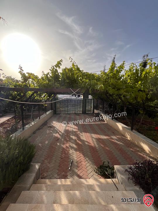 فيلا مساحة 500م على أرض 3 دونم و 750م للبيع في جرش 