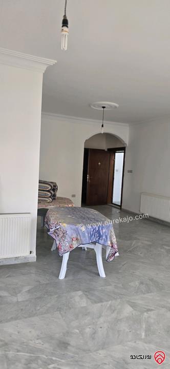 شقة طابق ثاني مساحة 223م للبيع في عمان - خلدا