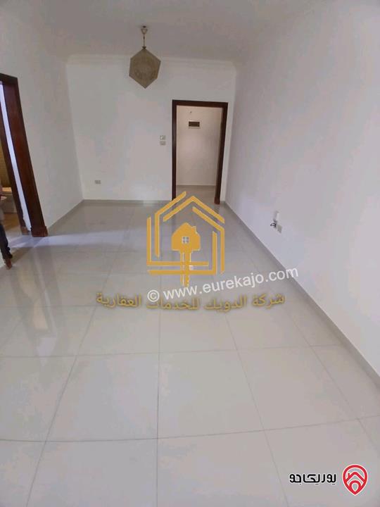 شقة فارغة طابق ثالث مساحة 100م للإيجار في عمان - الرابية 