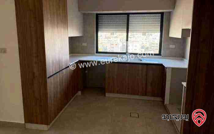 شقة فارغة طابق ثالث مساحة 130م للايجار في عمان - ام السماق 