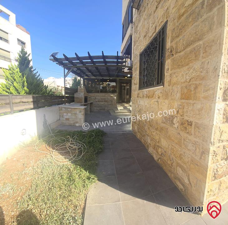 شقة أرضية مساحة 280م داخلي و 200م خارجي للبيع في عمان - ام اذينة