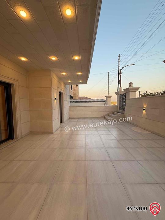 شقة طابق ارضي مساحة 227م مع ترس 60م سوبر ديلوكس للبيع في عمان - تلاع العلي