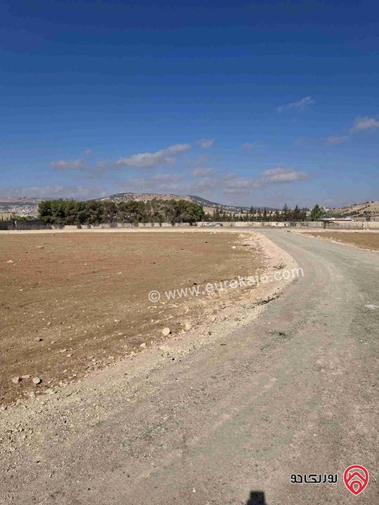 قطعة ارض استثمارية مساحة 750م للبيع في منطقة هادئة من أراضي شمال عمان - موبص