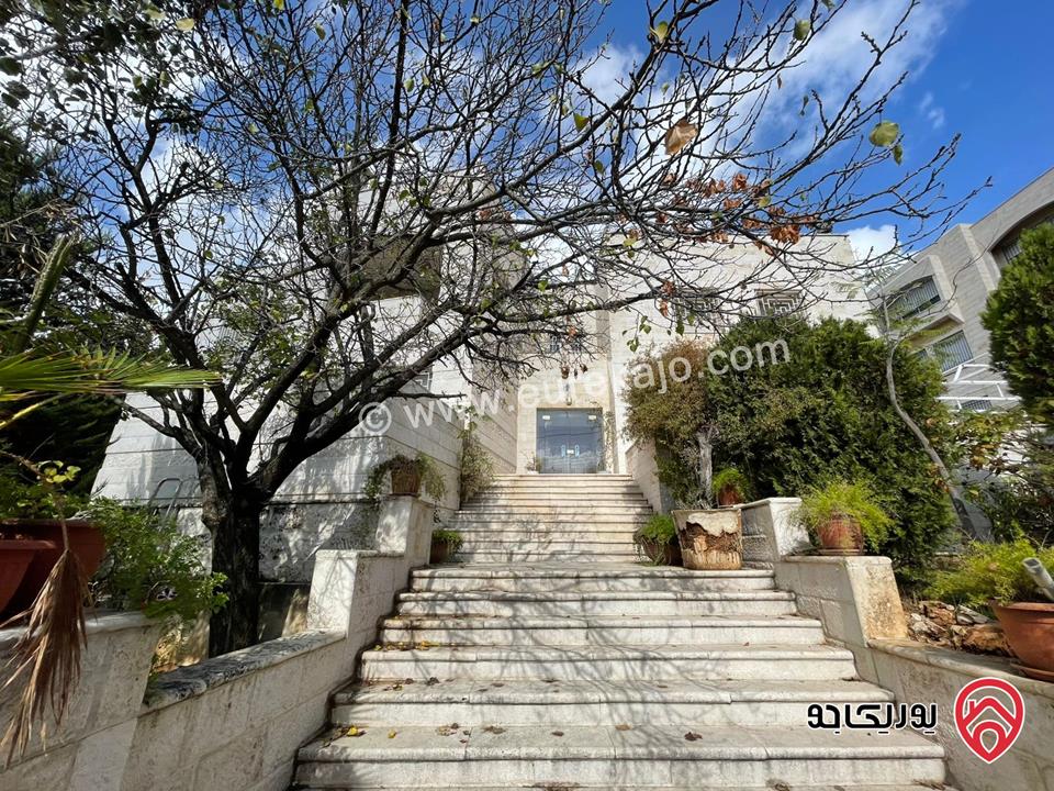 فيلا مساحة البناء 800م على ارض 1 دونم للبيع في عمان - تلاع العلي