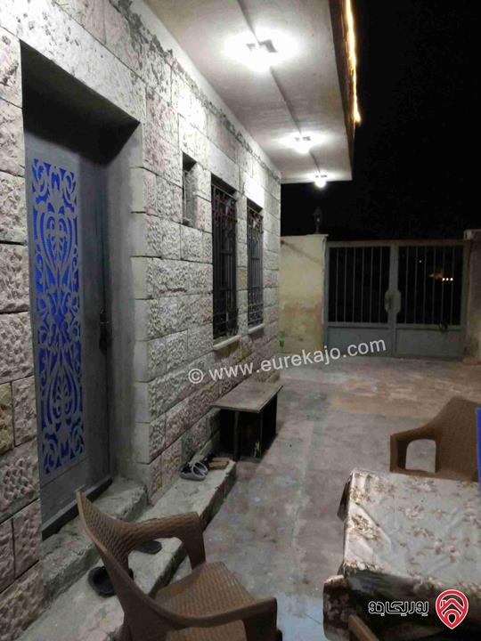 منزل مستقل مساحة الأرض 301م والبناء 120م للبيع في الزرقاء - منطقة جريبا