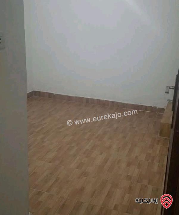 شقة فارغة طابق ارضي مساحة 125م مع ترس للايجار في عمان - مرج الحمام