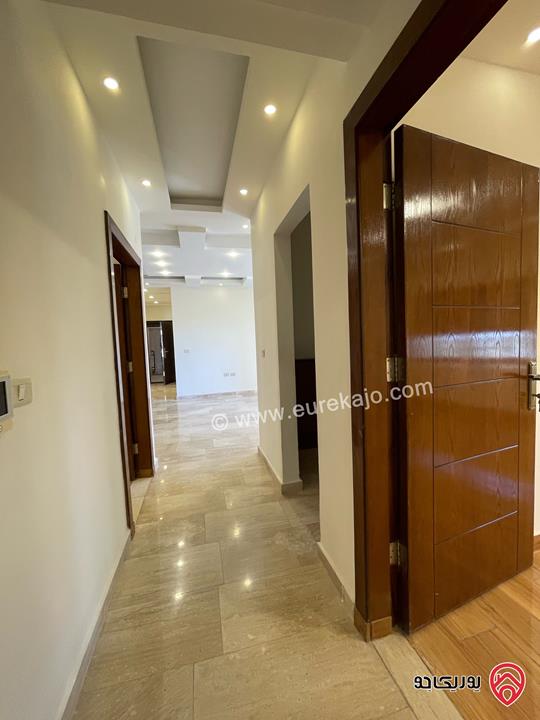 شقة فارغة مساحة 200م داخلي و 50م خارجي للإيجار في عمان - خلدا