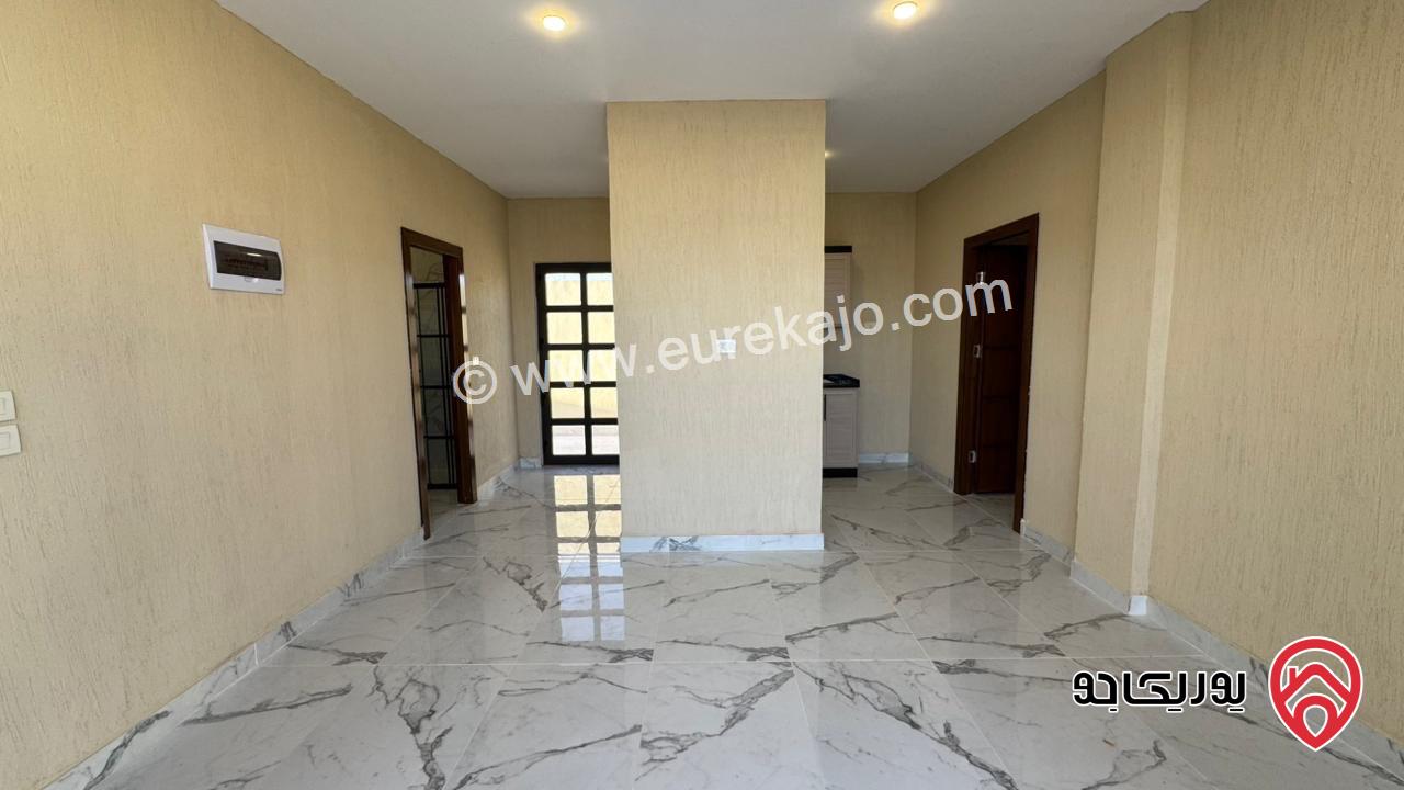 مزرعة داخل كومباوند مغلق مساحة البناء 100م على أرض 500م للبيع في عمان - طريق المطار خلف جامعة الاسراء بالقرب من الشحن الجوي