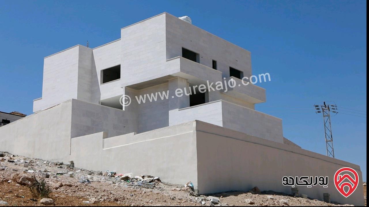 فيلا عظم مساحة البناء 574م على أرض 512م للبيع في الزرقاء - أم رمانة