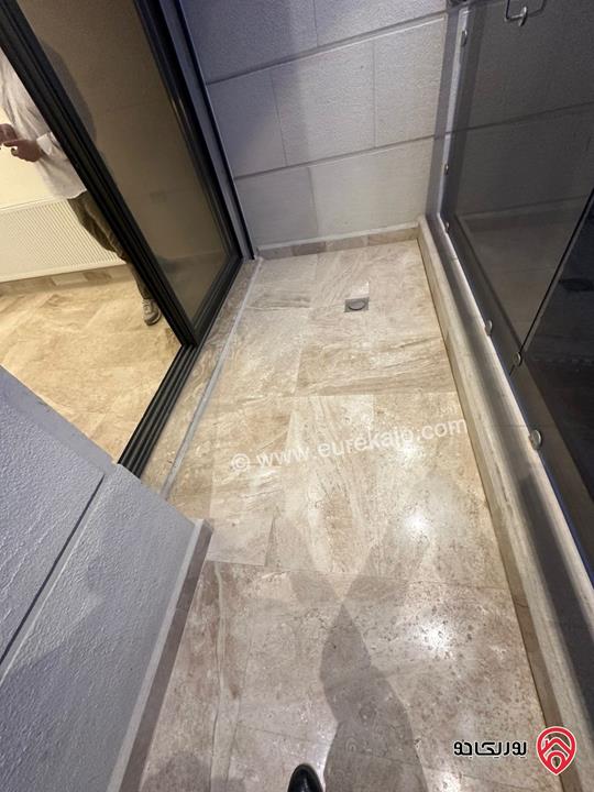 شقة طابق ثالث مساحة 95م للايجار في عمان - ام السماق 