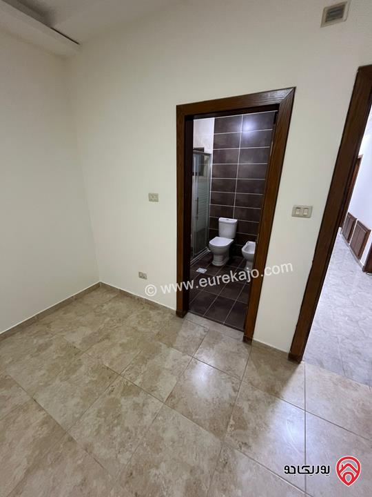 شقة فارغة طابق أرضي معلق مساحة 120م للإيجار في عمان - الفحيص 